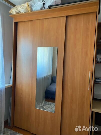 Продам мебель бу кухонный гарнитур и шкаф