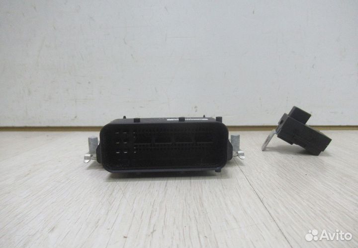 Блок управления двс Hyundai Elantra HD oem 3910523800D