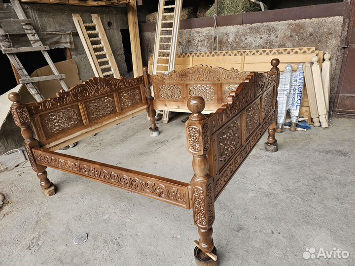 Тапчан восточный деревянный корона