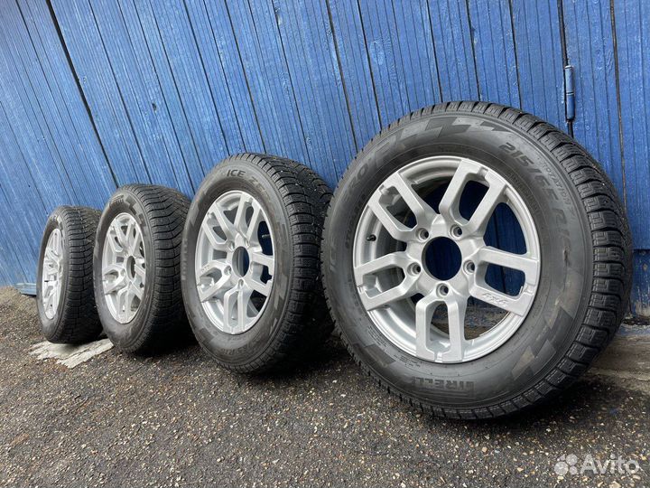 Pirelli Ice Zero FR 215/65 R16