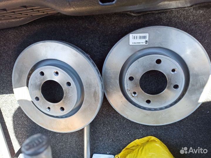 Передние тормозные колодки на Peugeot и Citroen