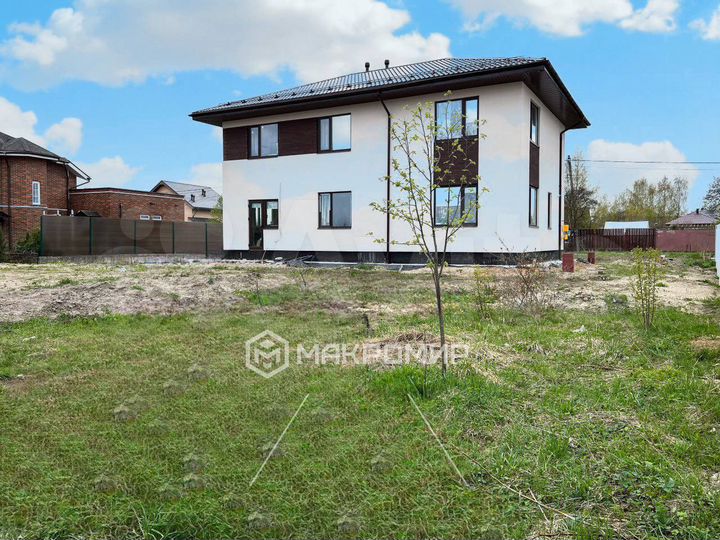 Дом 196 м² на участке 12,2 сот.