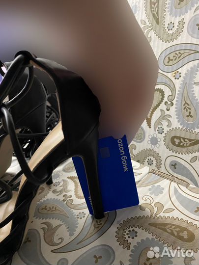 Босоножки выше колена