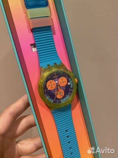 Новые часы Swatch Neon Wave