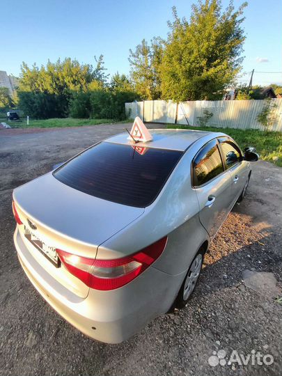 Инструктор по вождению на автомате