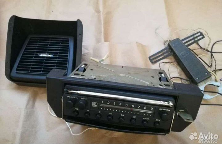 Радиоприемник Урал авто 2 новый СССР