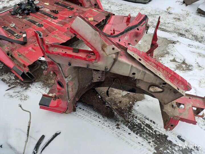 Передняя правая четверть VW Sharan