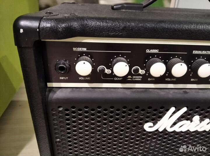 Басовый комбоусилитель Marshall MB30