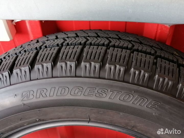 Bridgestone Blizzak VRX2 225/60 R17