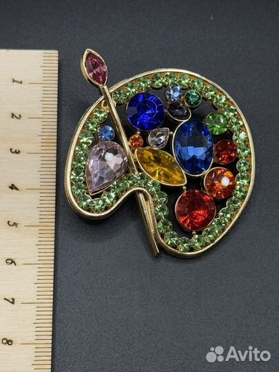 Брошь палитра