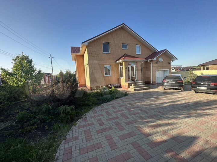 Коттедж 207 м² на участке 10 сот.