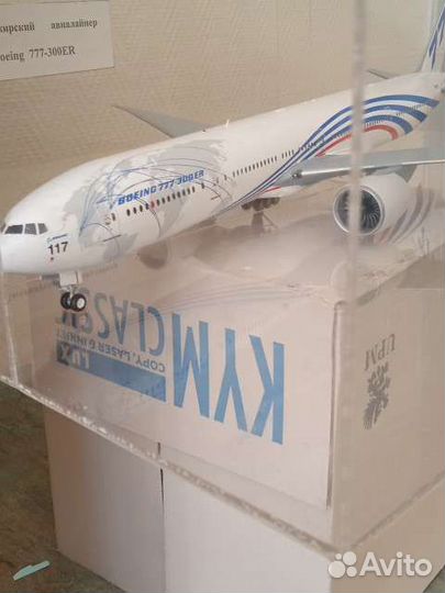 Модель самолета Boeing777-300