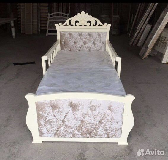 Кровать