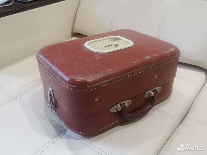 Проигрыватель виниловых пластинок 