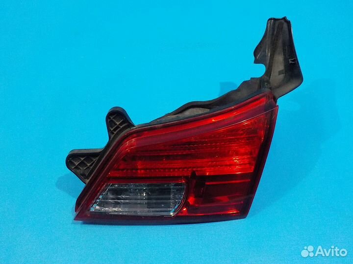Фонарь задний правый внутренний Subaru Legacy Outb