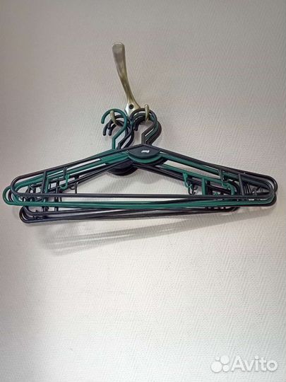 Плечики,вешалки разные.Большие и детские