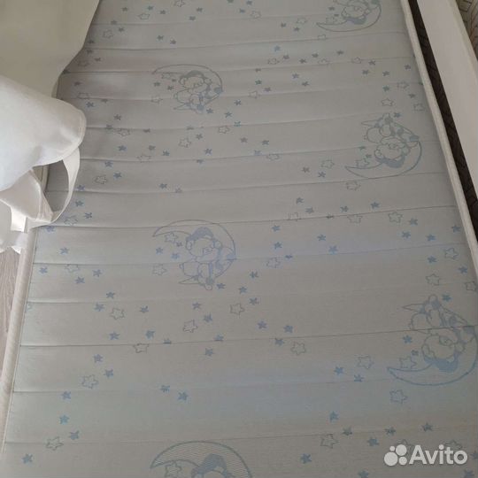 Детская кровать, матрас и наматрасник