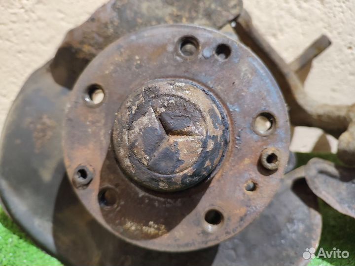 Поворотный кулак Mercedes-Benz w201 w124