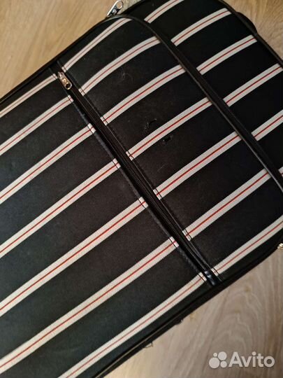 Женские вещи в чемодане