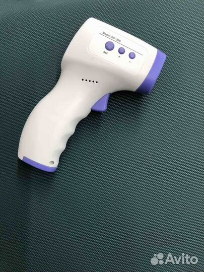 Бесконтактный инфракрасный термометр