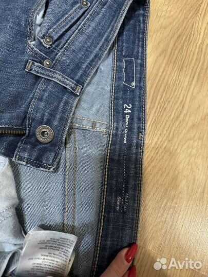 Джинсы levis женские 24 размер