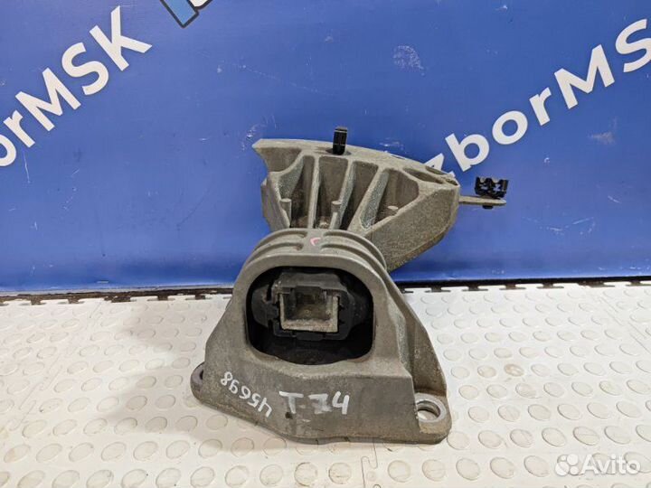 Подушка двигателя правая Nissan Terrano