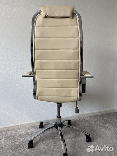 Офисное кресло