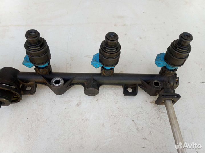 Топливная рампа с форсунками Rover 75 2.0 20k4f v6