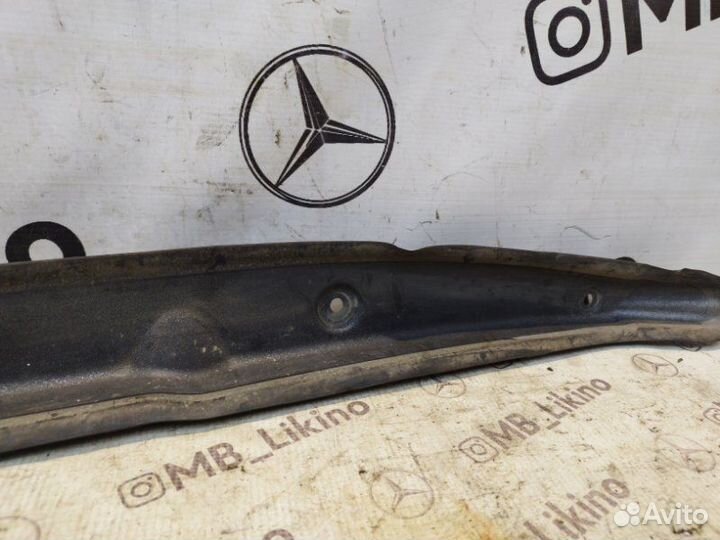 Пыльник крыла правый Mercedes Ml W164