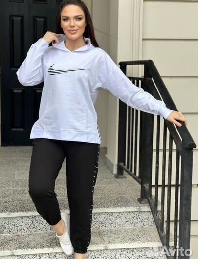 Спортивный костюм женский