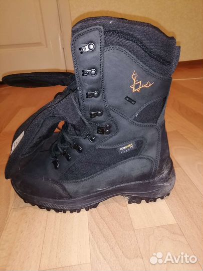 Трекинговые ботинки