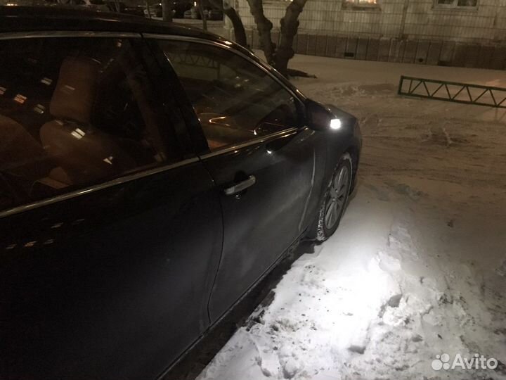 Вежливая подсветка в штатном повторителе Camry 50