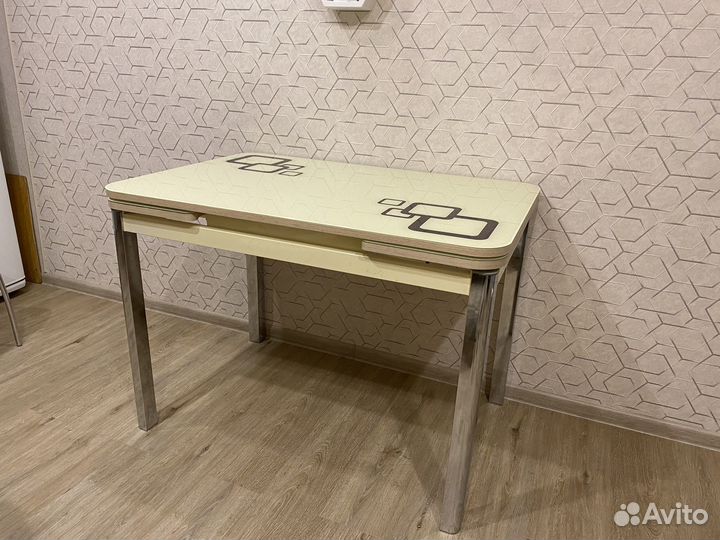 Кухонный стол стеклянный раскладной
