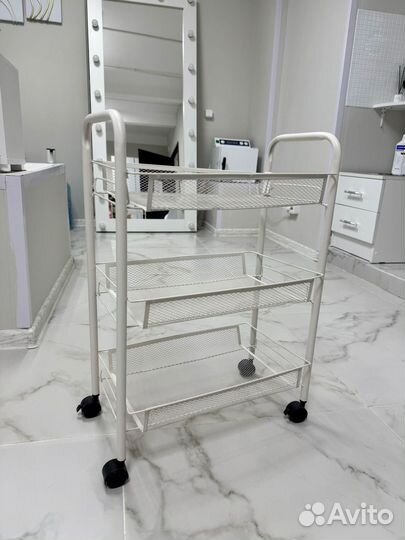 Этажерка на колесиках