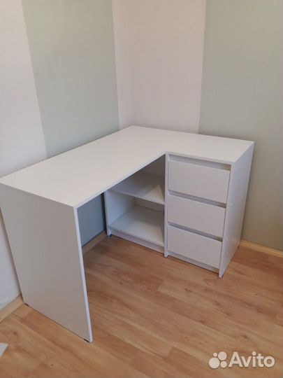 Угловой письменный стол с ящиками