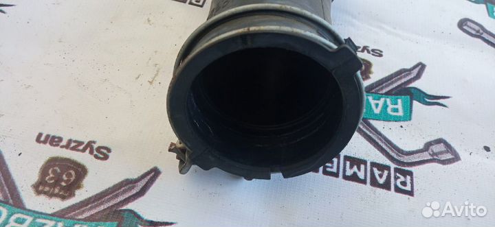 Патрубок воздушного фильтра Toyota voxy
