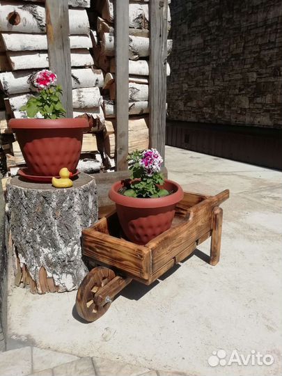 Тележка садовая декоративная. Садовый декор