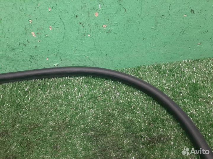 Уплотнитель капота KIA Sportage 3 (SL) 2012