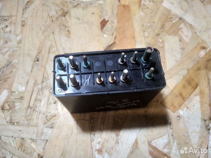 Реле поворотников W124