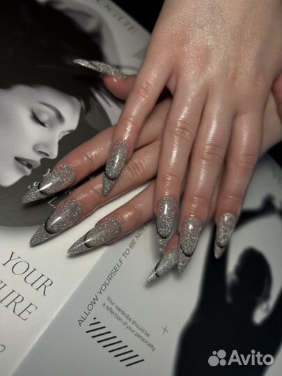 Модель на маникюр