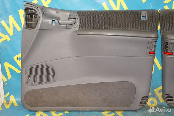 Обшивка дверей Dodge Caravan 3