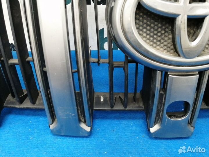 Решетка радиатора под камер 53101-60C01 Toyota