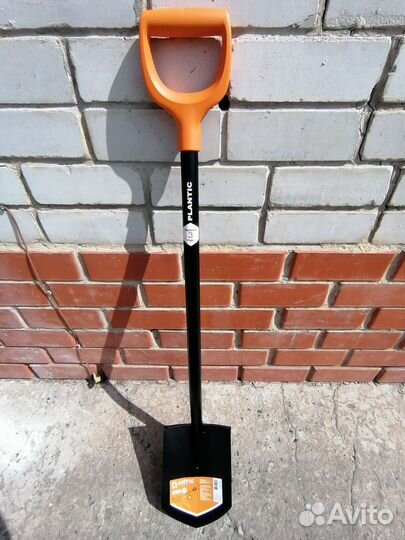 Лопата Fiskars Plantic Terra