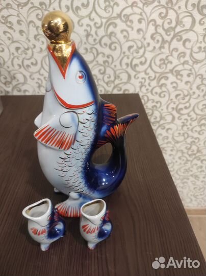 Графин и рюмки, Рыба