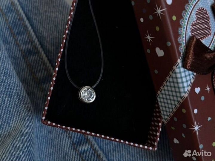 Циркон на леске, невидимый чокер