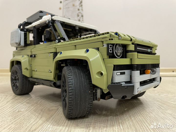 Lego Land Rover Defender 42110