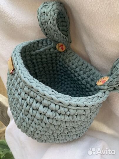 Органайзер на кроватку вязаный подвесной