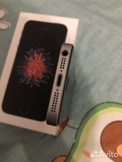 iPhone SE, 32 ГБ