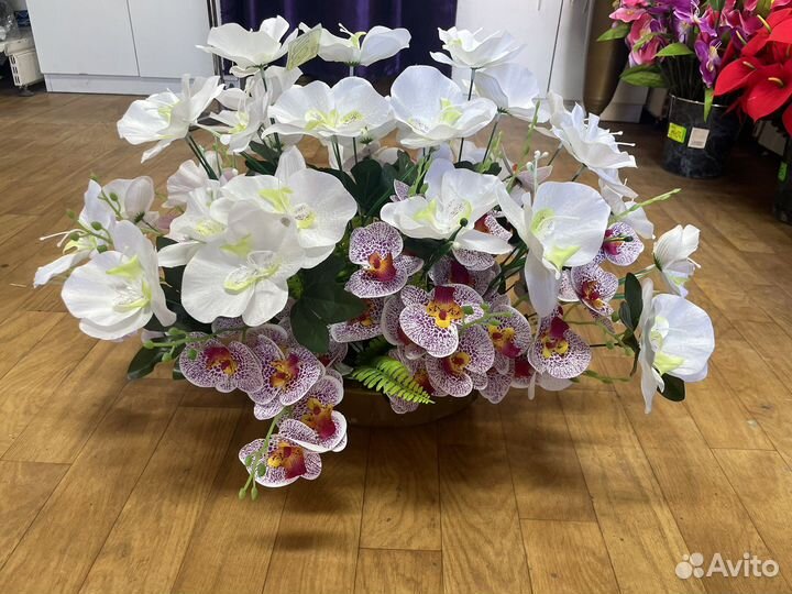 Искуственнын цветы в горшке