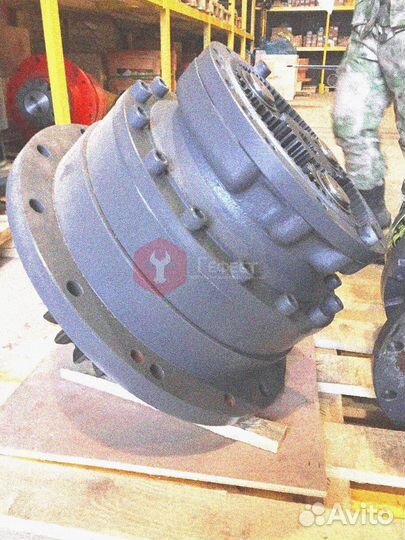 Редуктор поворота K1000350